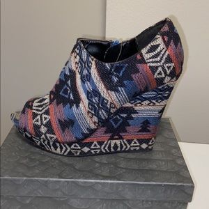 Tribal print peep toe wedges